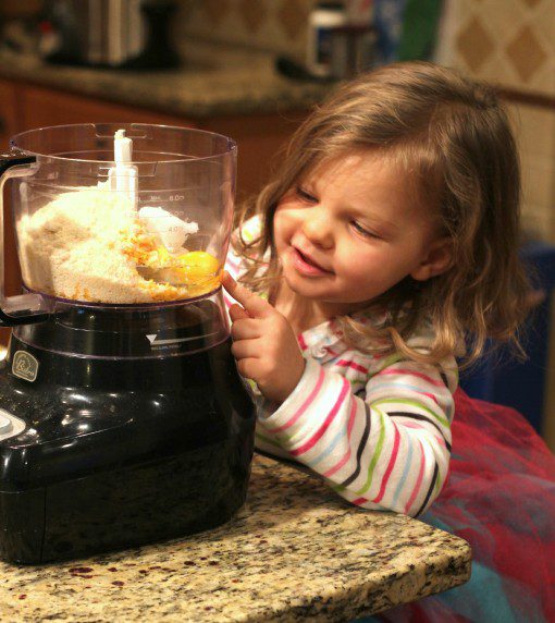 making almond flour crackers kids